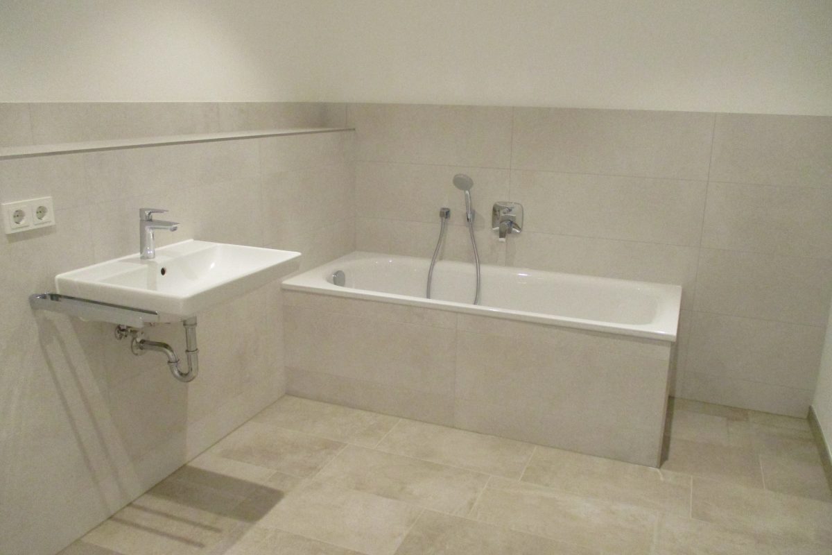 Bad mit Wanne